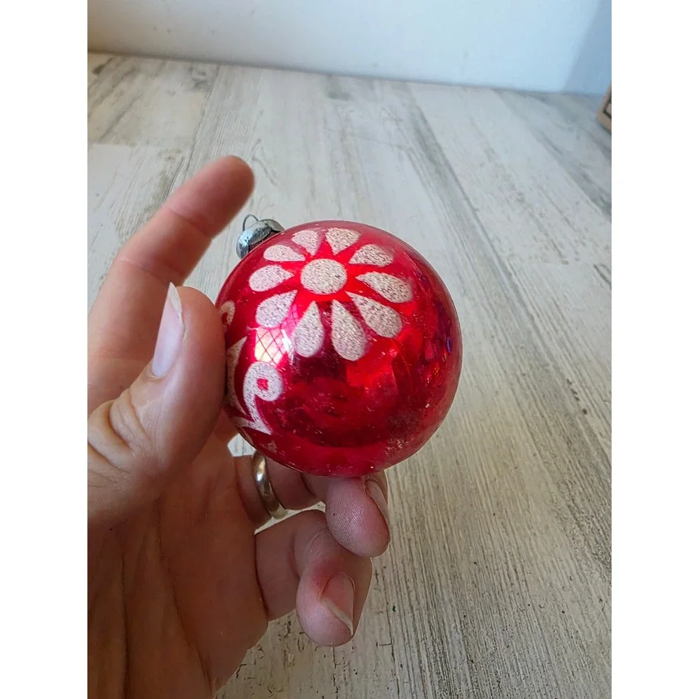 Vintage red stencil Daisy Mica glass ornament Xmas tree